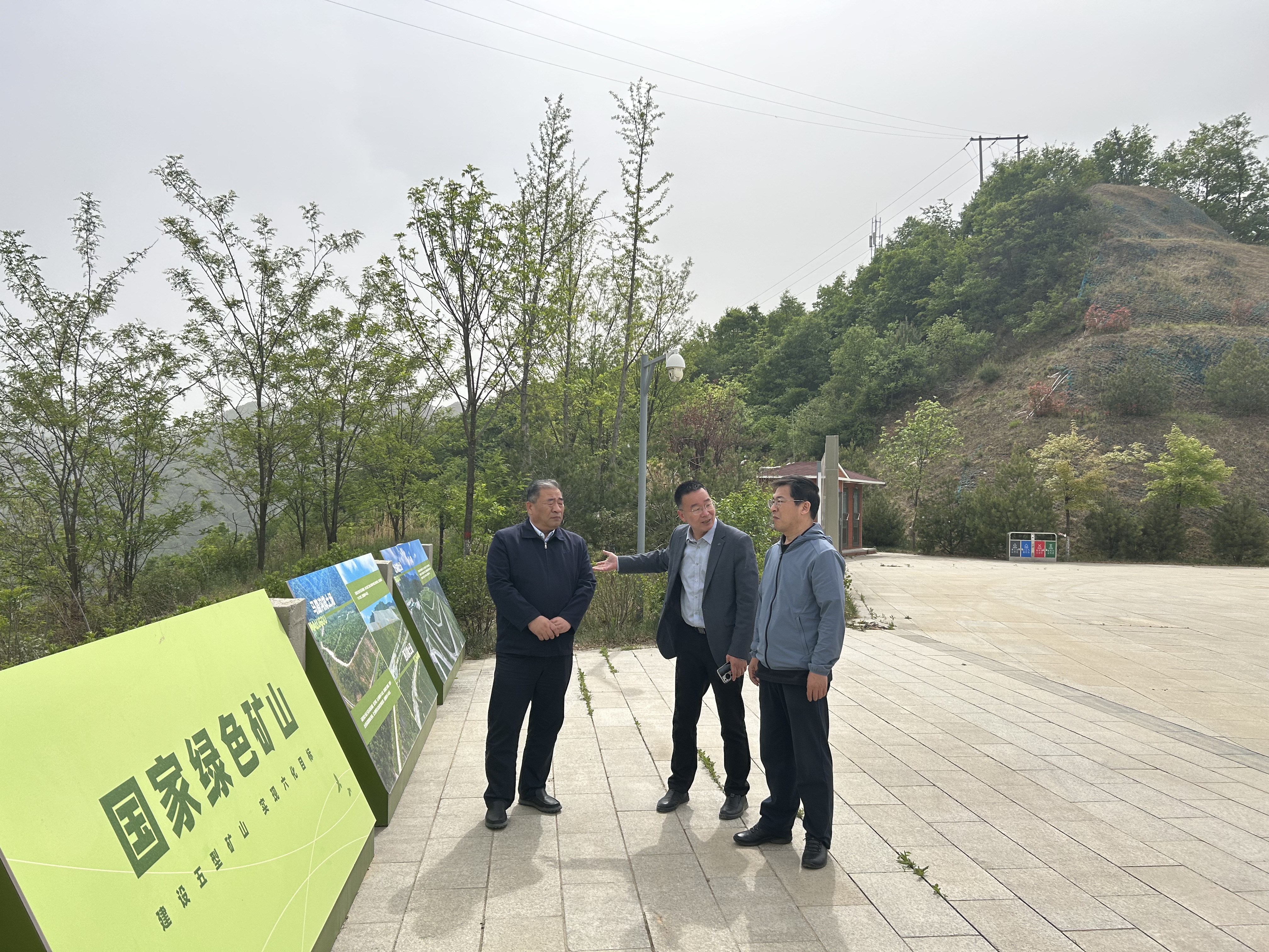 国家矿山安全监察局陕西局副局长申旭平一行到金钼股份矿山分公司督导检查安全生产工作